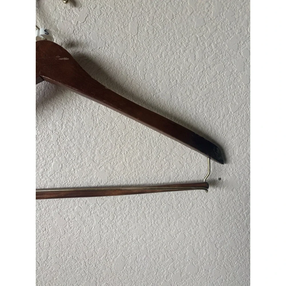 Vintage Dillards Wooden Suit Hanger Mahogany Finish Locking Pant Bar‎ Gold Logo